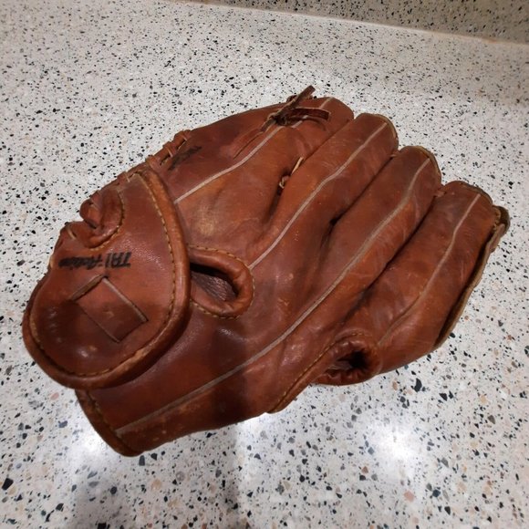 Louisville Slugger G125-5CW RHT Professional Player Design Made in Japan Glove - Picture 2 of 10